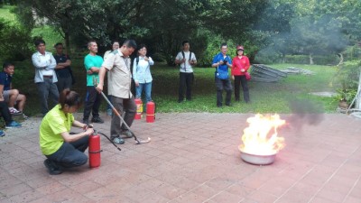 池南森林遊樂區有眾多遊客前往遊憩，為預防突發災難發生，林區管理處針對消防安全及防震方面加強演練，讓災害發生之機率及損傷降至最低。 (2)